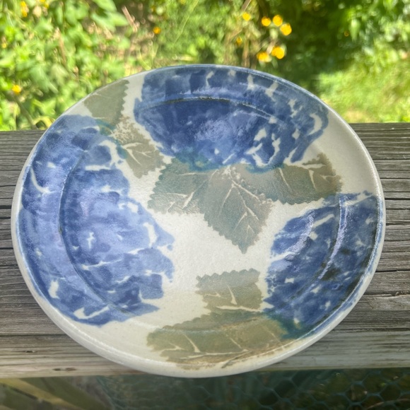 Cape Cod Chatham Pottery Hydrangea Plate 8” Width X 1.5” Height - Picture 11 of 16
